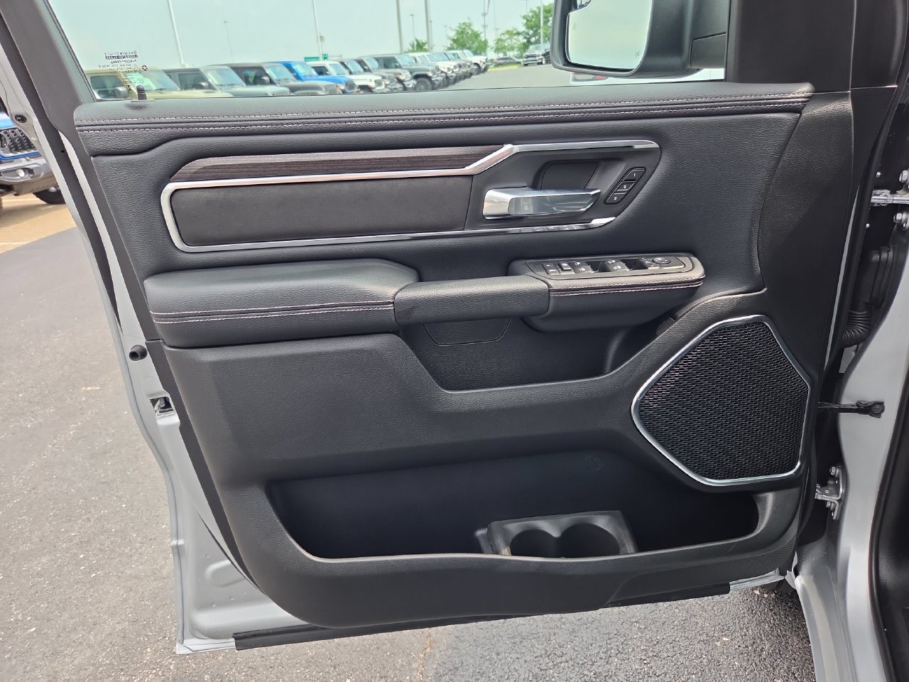 New 2026 RAM 1500 Laramie w/ Sport Appearance Package AWD/4WD image 18