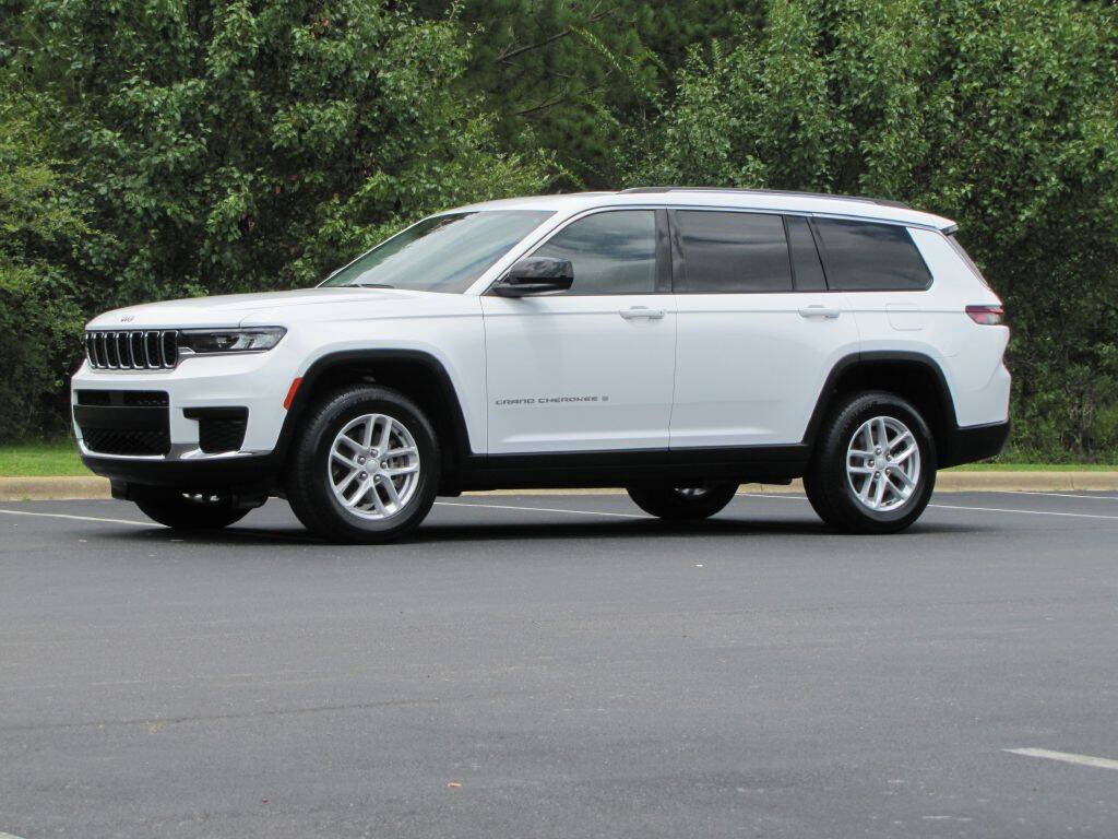 Used 2023 Jeep Grand Cherokee L Laredo RWD image 3