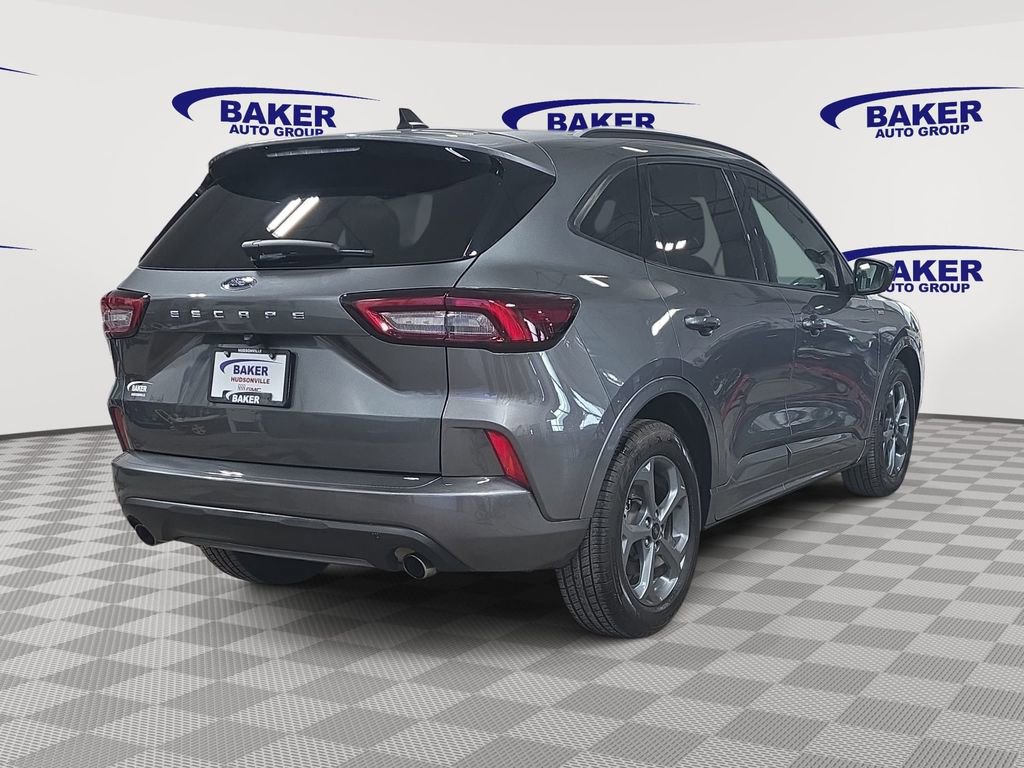 Used 2023 Ford Escape ST-Line image 5