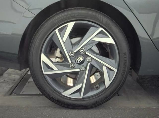Used 2025 Hyundai Elantra Sport FWD image 11