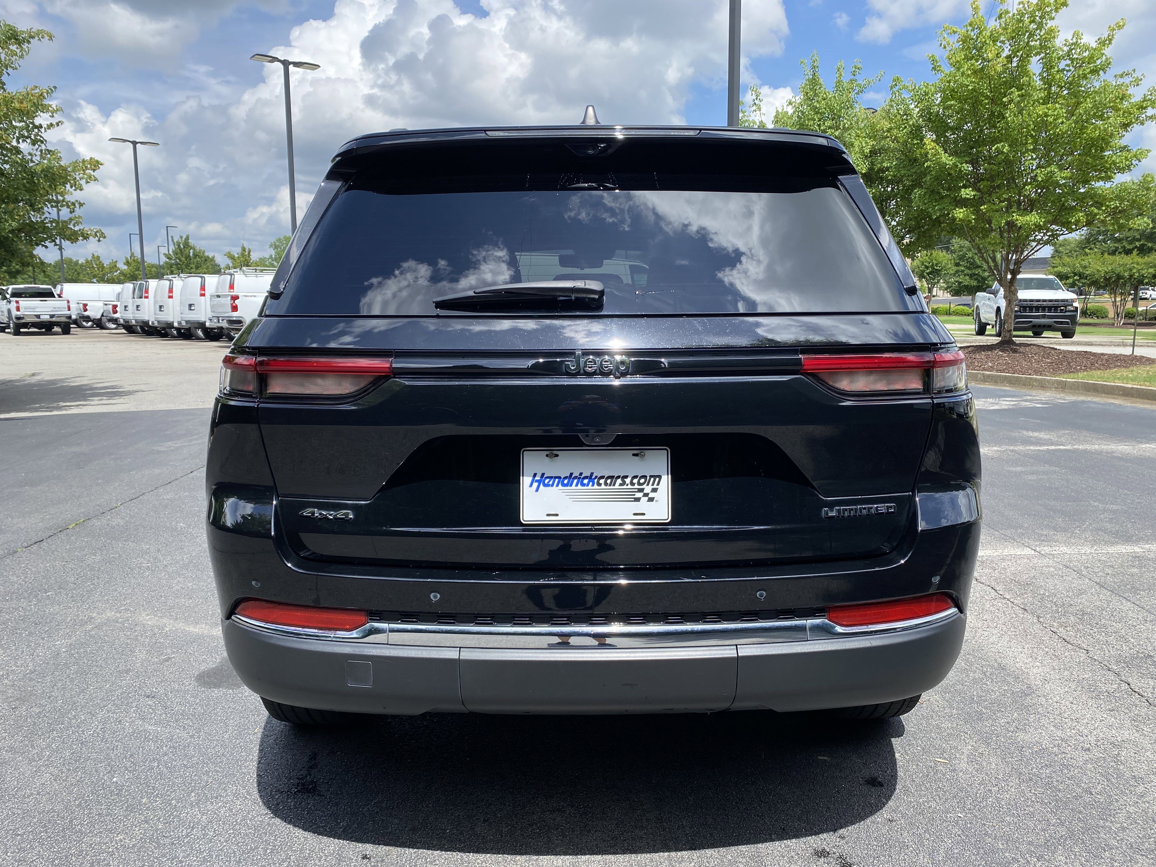 Used 2023 Jeep Grand Cherokee Limited w/ Luxury Tech Group II AWD/4WD image 8