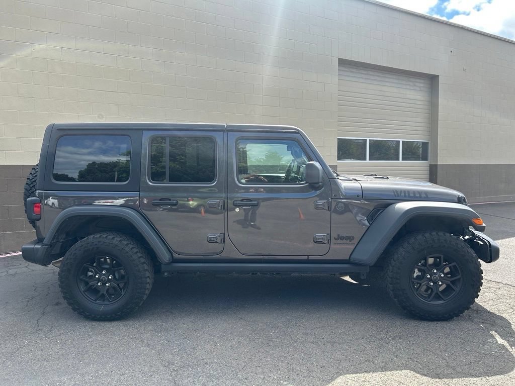 Used 2018 Jeep Wrangler Unlimited Rubicon w/ LED Lighting Group AWD/4WD image 3