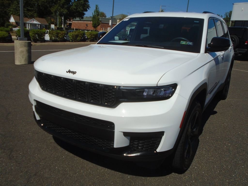 Certified 2023 Jeep Grand Cherokee L Laredo image 4