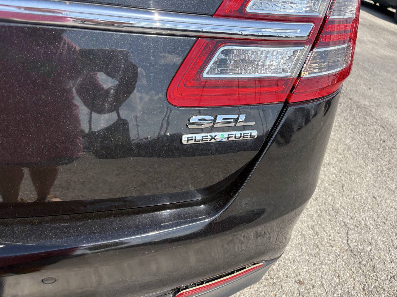 Used 2014 Ford Taurus SEL w/ Equipment Group 201A FWD image 9