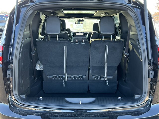 New 2026 Chrysler Pacifica Limited w/ Uconnect Theater Family Group image 43