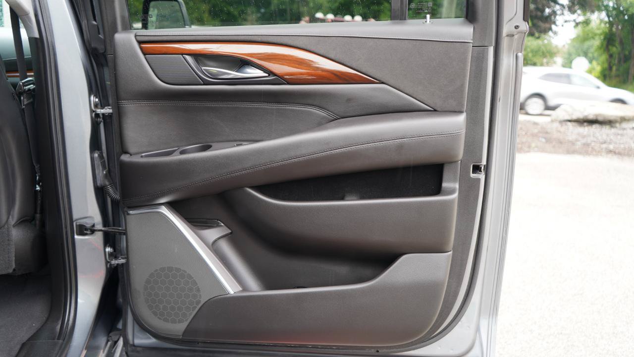 Used 2019 Cadillac Escalade ESV Luxury AWD/4WD image 61