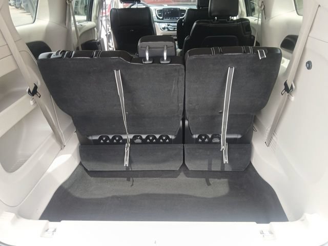 Used 2023 Chrysler Pacifica Touring-L FWD image 24