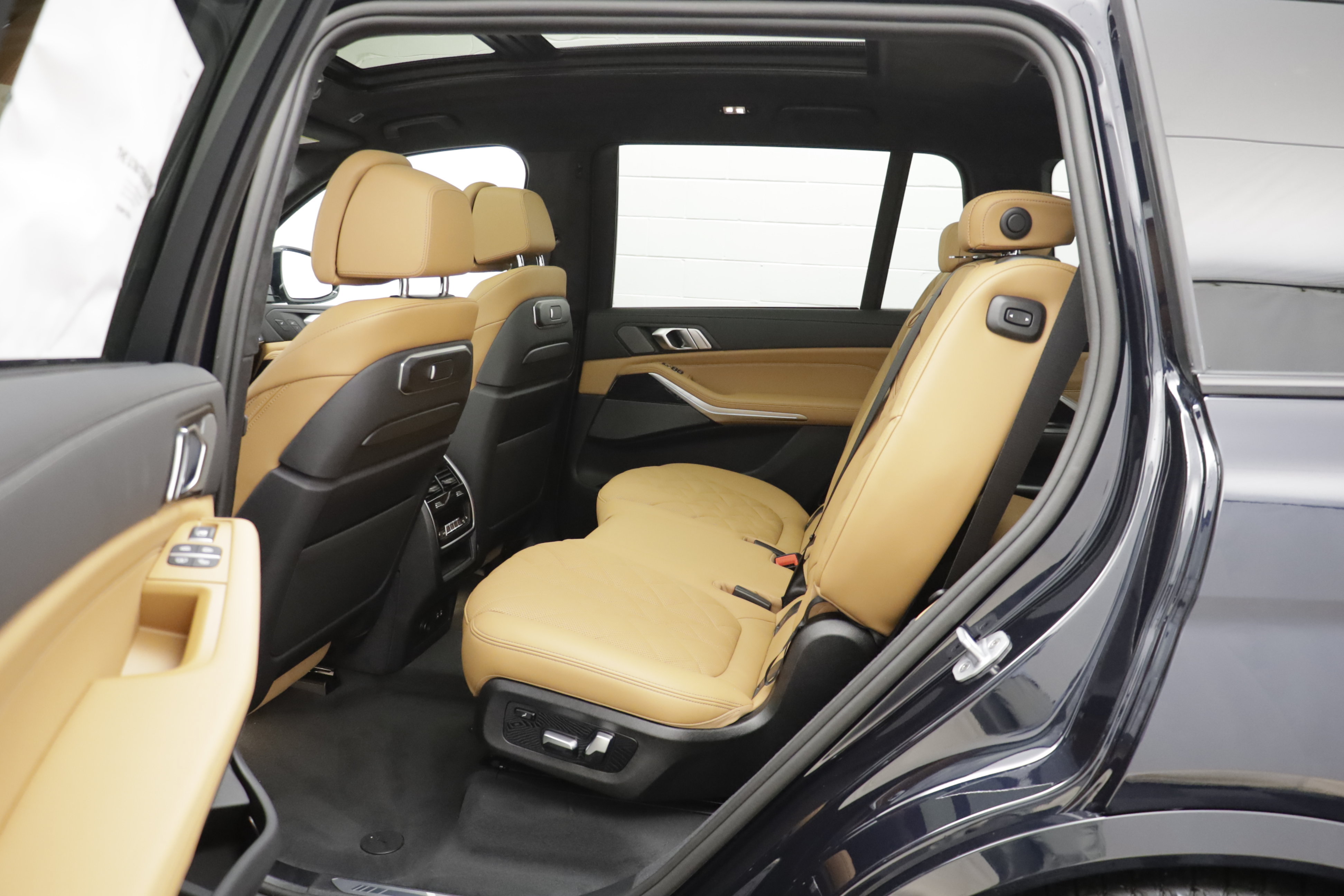 New 2027 BMW X7 xDrive40i w/ Executive Package AWD/4WD image 16