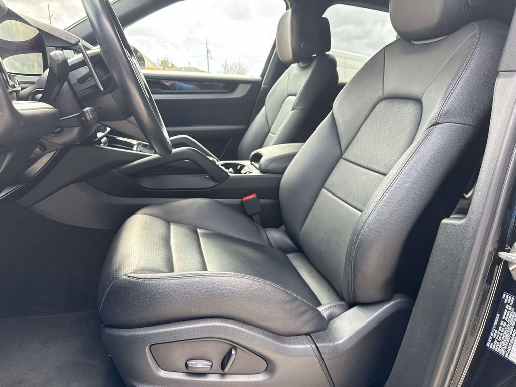 Certified 2024 Porsche Cayenne image 5
