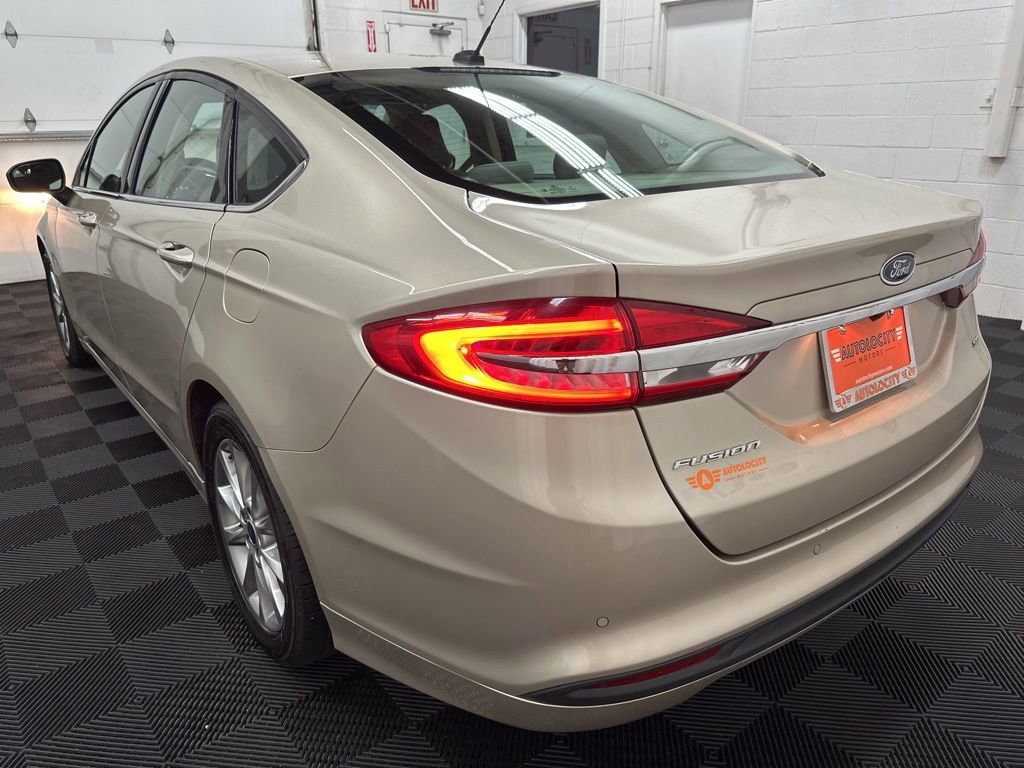 Used 2017 Ford Fusion SE w/ Fusion SE Technology Package image 8