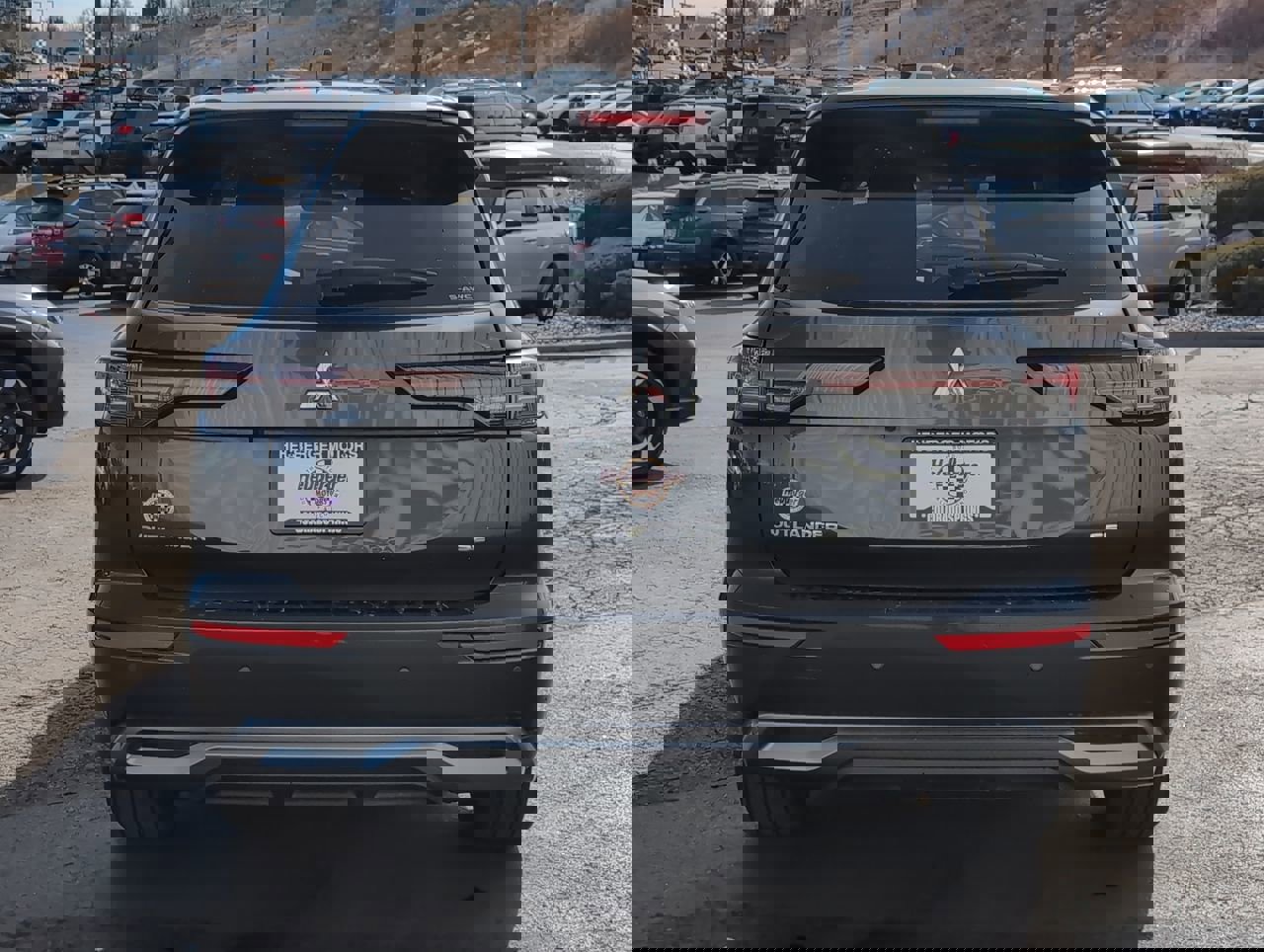 Used 2025 Mitsubishi Outlander Trail Edition image 6