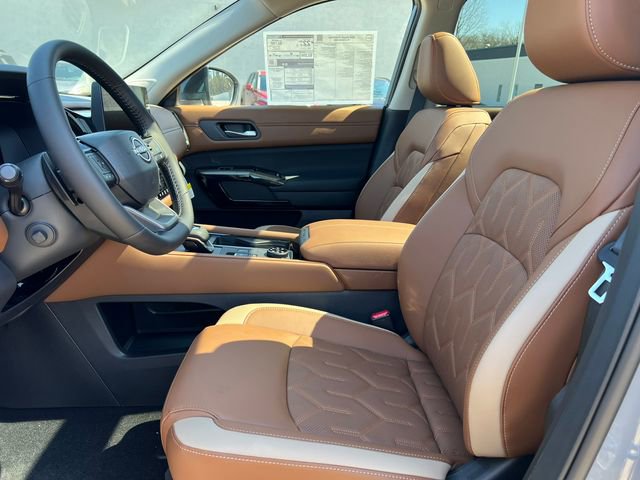 New 2026 Nissan Pathfinder Platinum image 4