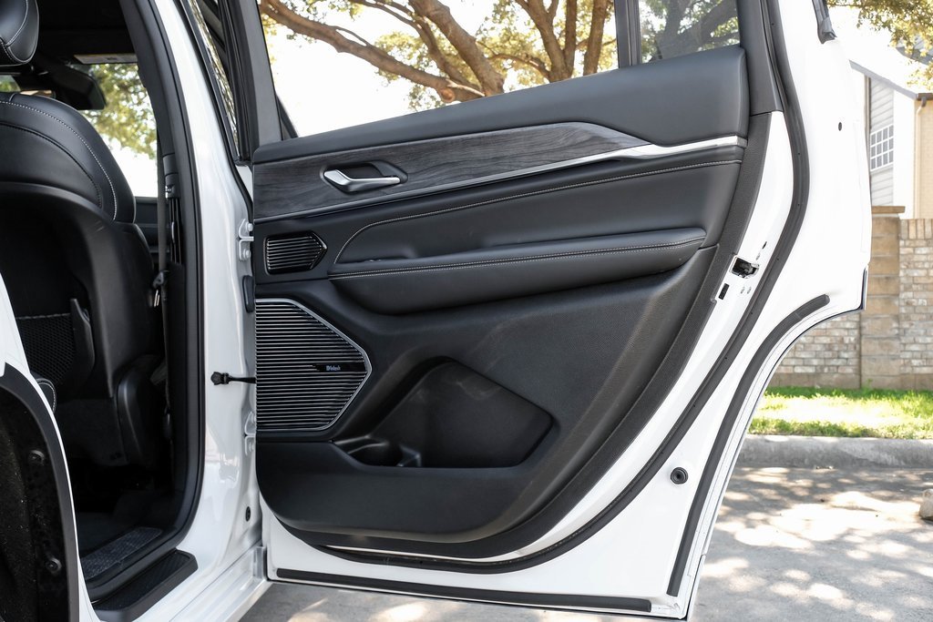 Used 2022 Jeep Grand Cherokee L Overland w/ MOPAR Finishing Package image 59