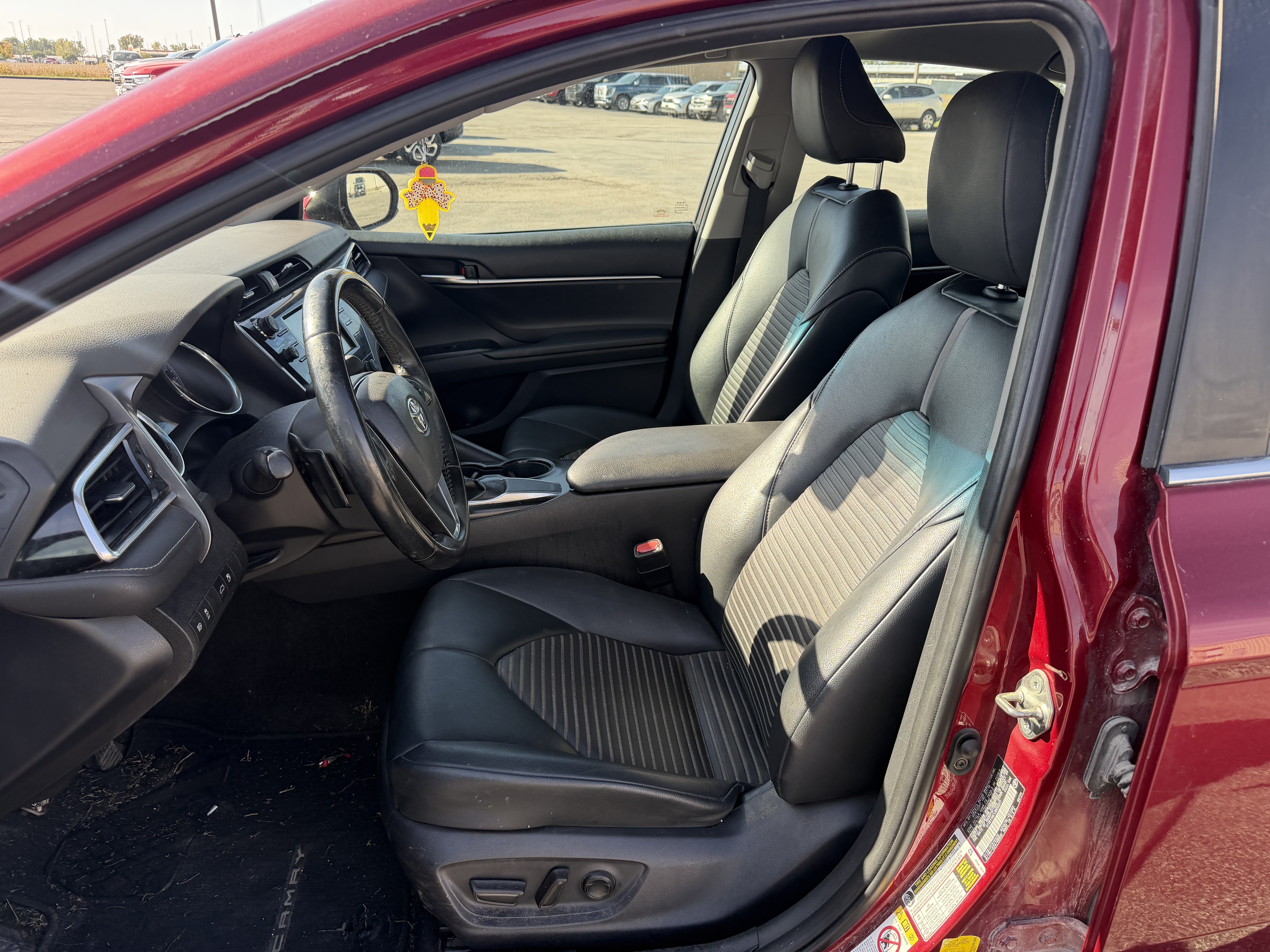 Used 2018 Toyota Camry SE FWD image 8