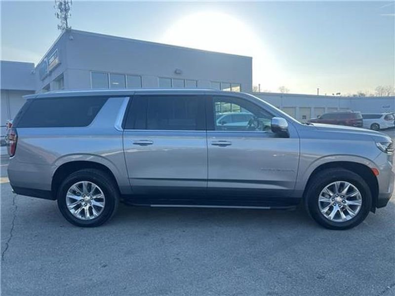 Used 2024 Chevrolet Suburban Premier AWD/4WD image 4