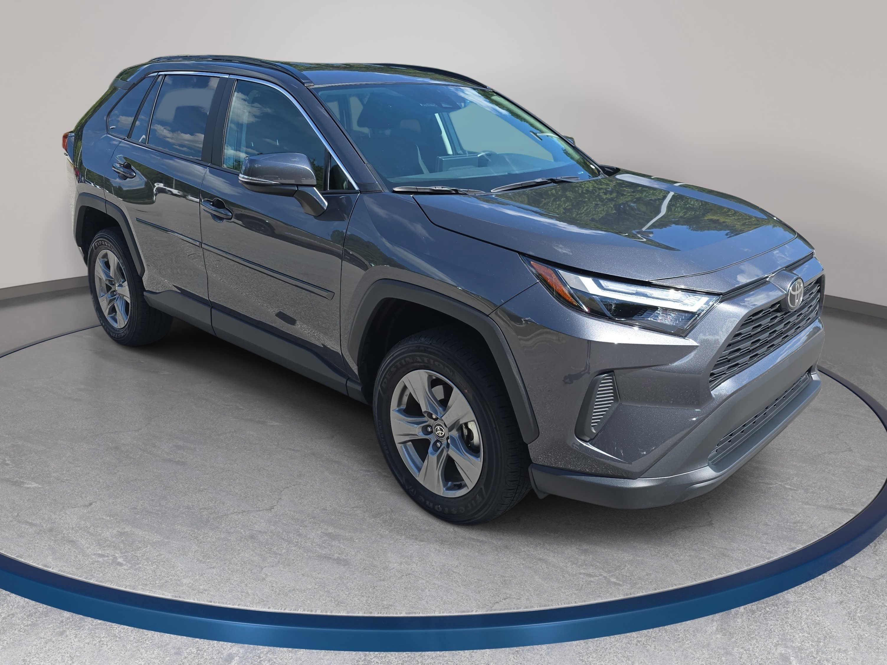 Used 2025 Toyota RAV4 XLE AWD/4WD image 3