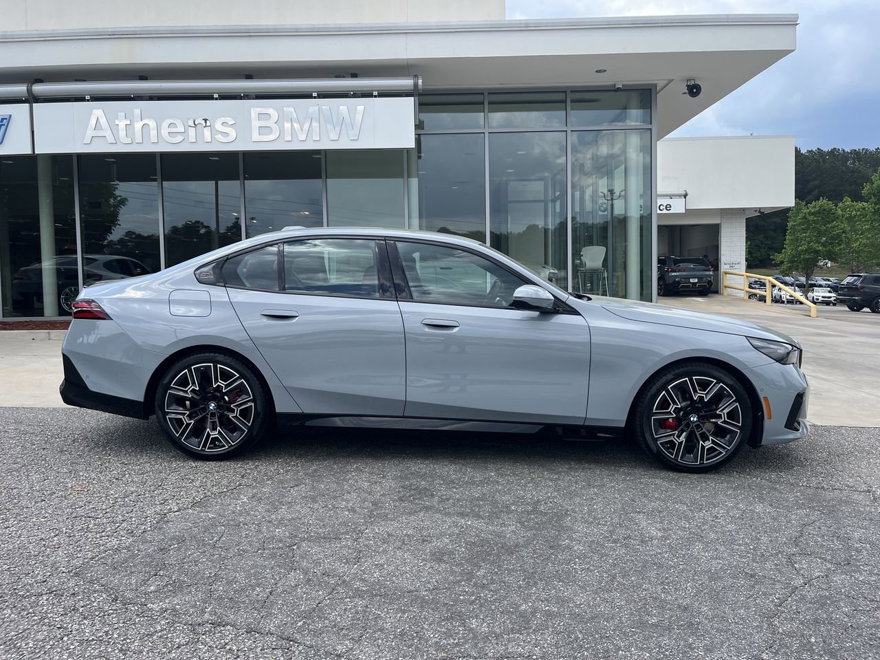 New 2026 BMW 530i xDrive w/ M Sport Package AWD/4WD image 9