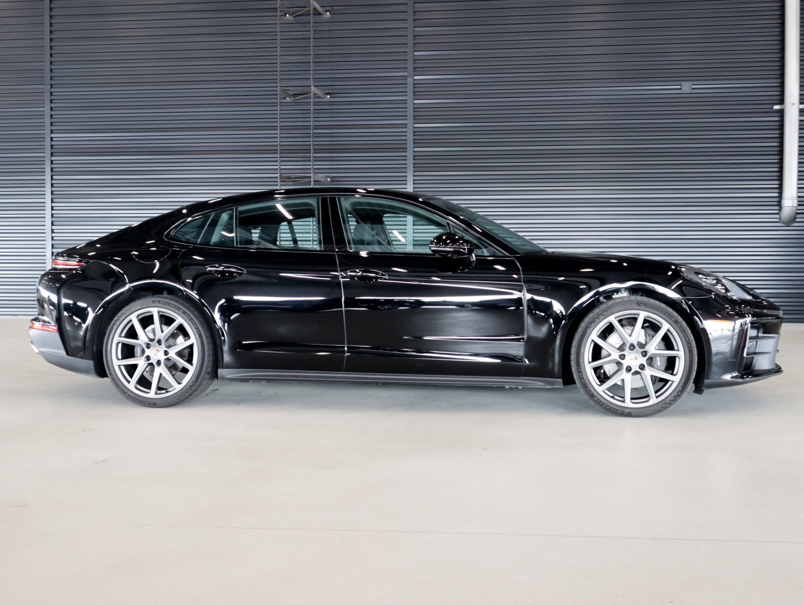 Certified 2025 Porsche Panamera image 9