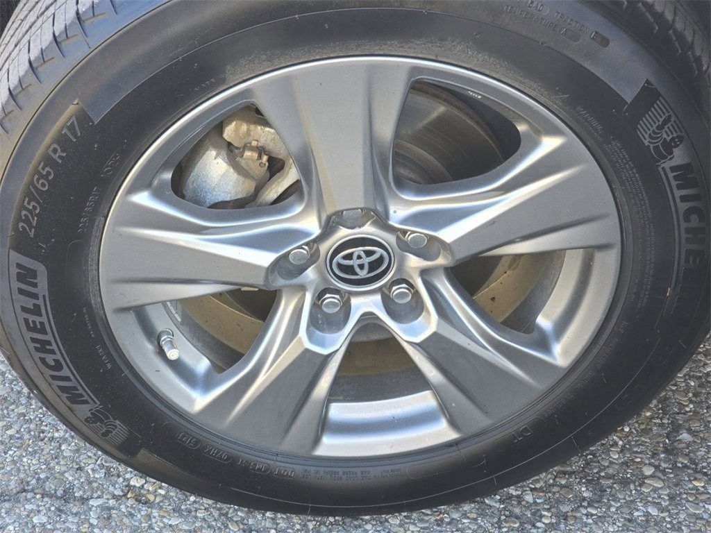 Used 2024 Toyota RAV4 LE image 31