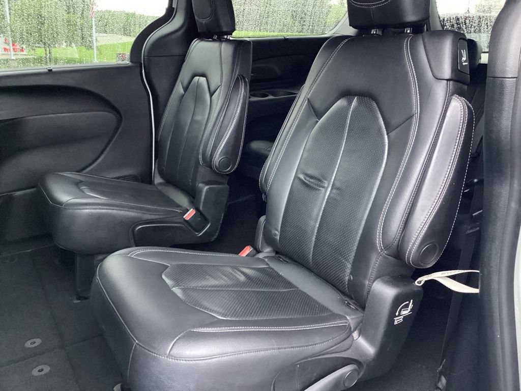 Used 2018 Chrysler Pacifica Touring-L Plus w/ S Appearance Package FWD image 15