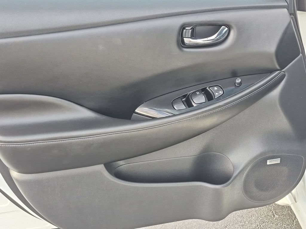 Used 2015 Nissan Leaf SL w/ Premium Package FWD image 10