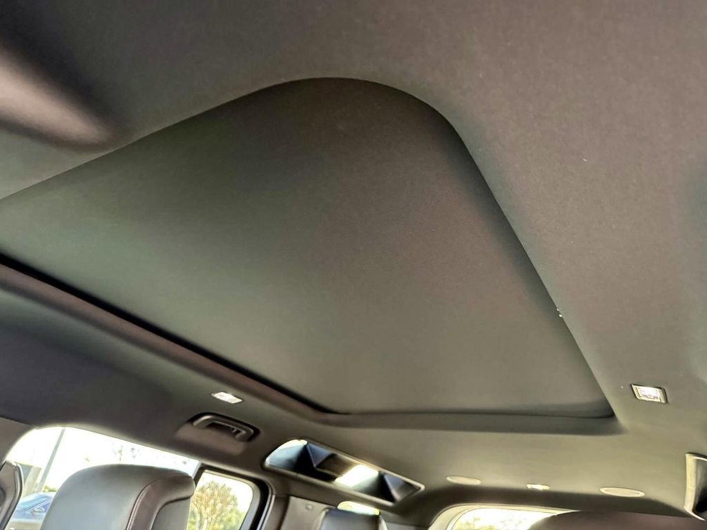 New 2026 Land Rover Defender 110 X-Dynamic SE image 17