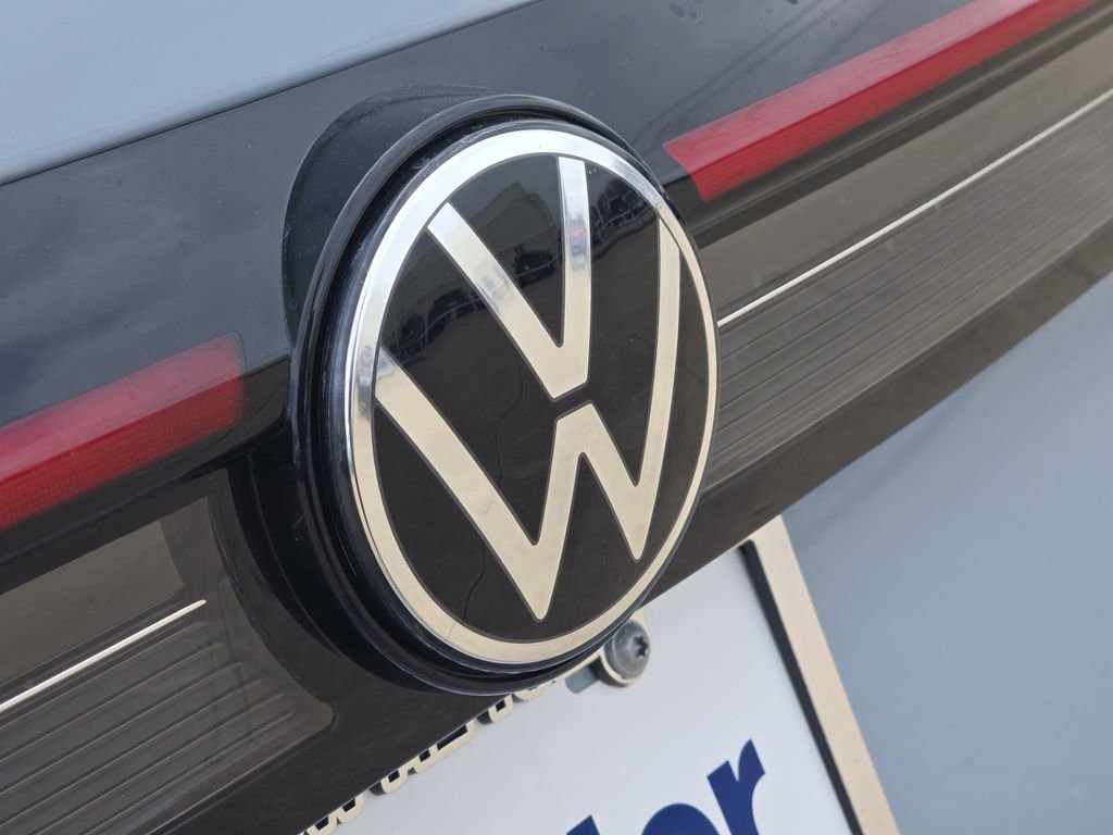 New 2026 Volkswagen Taos SE image 7