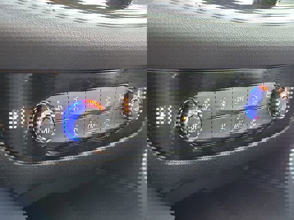 Used 2021 Buick Enclave Essence image 28