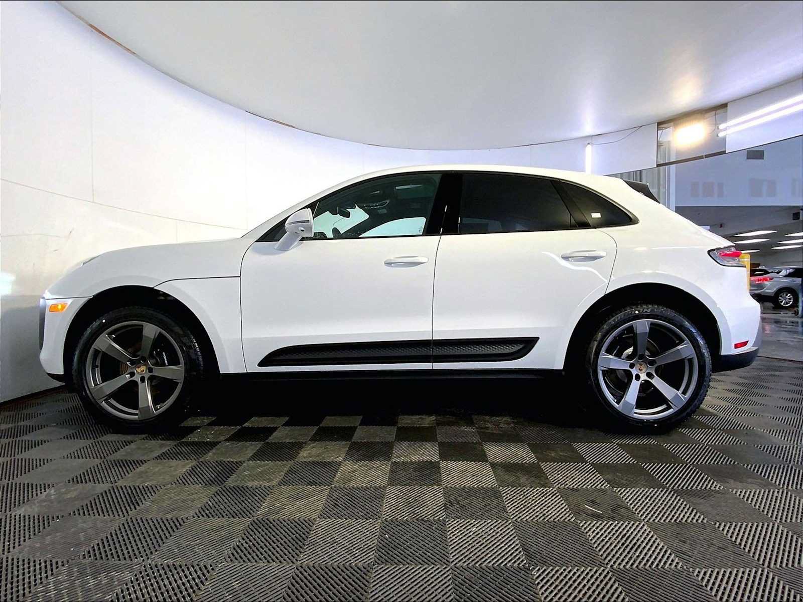 New 2026 Porsche Macan AWD/4WD image 2