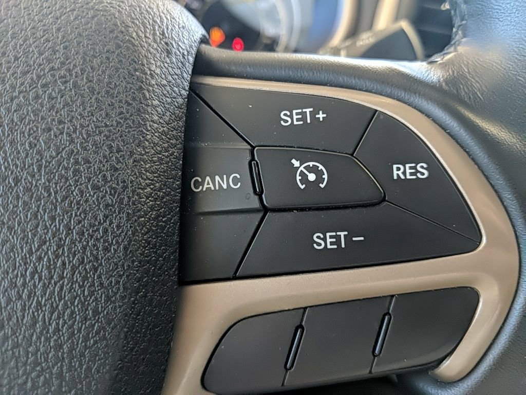 Used 2015 Jeep Cherokee Latitude w/ Cold Weather Group image 15