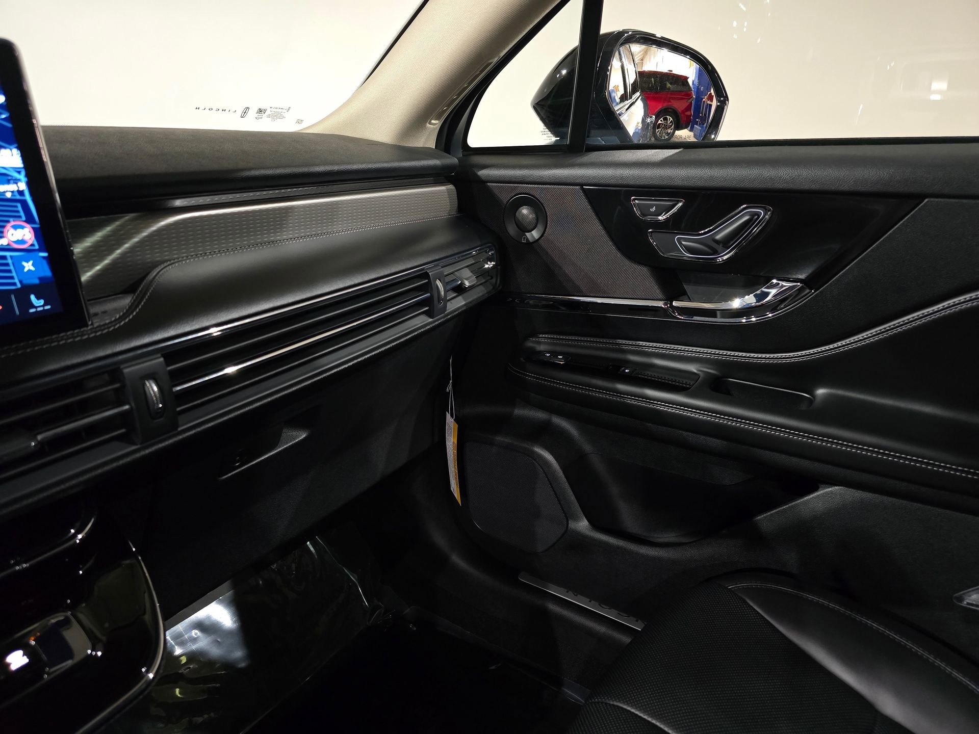 New 2025 Lincoln Corsair Reserve w/ Equipment Group 202A image 30