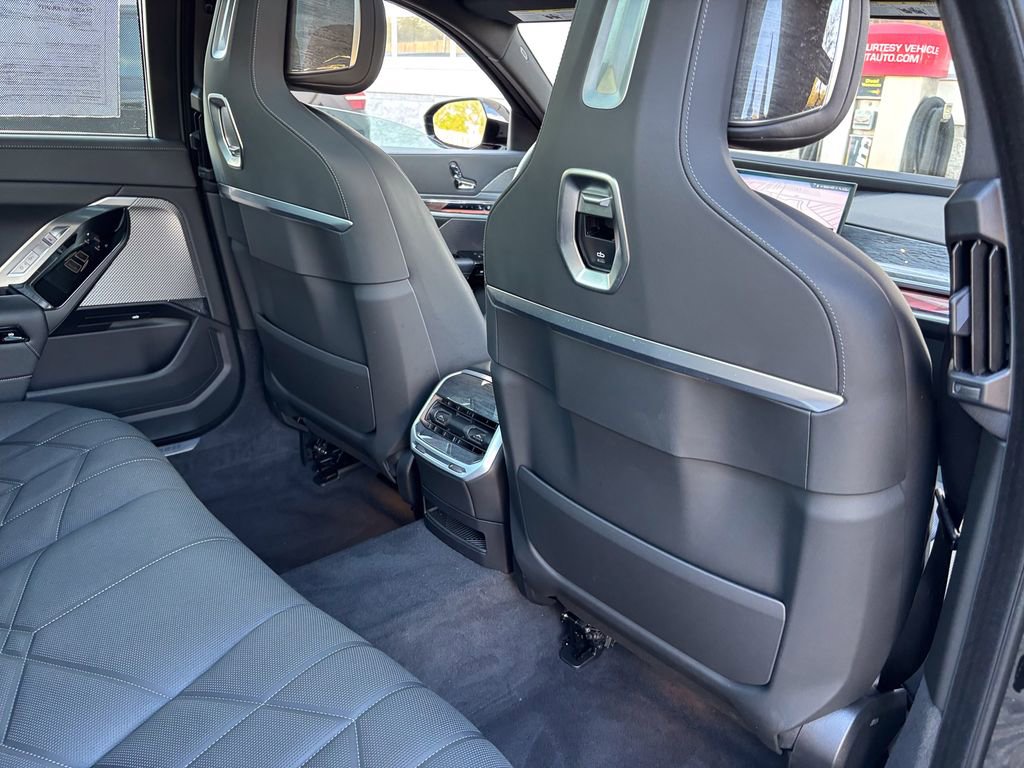 Certified 2023 BMW 760i xDrive image 39