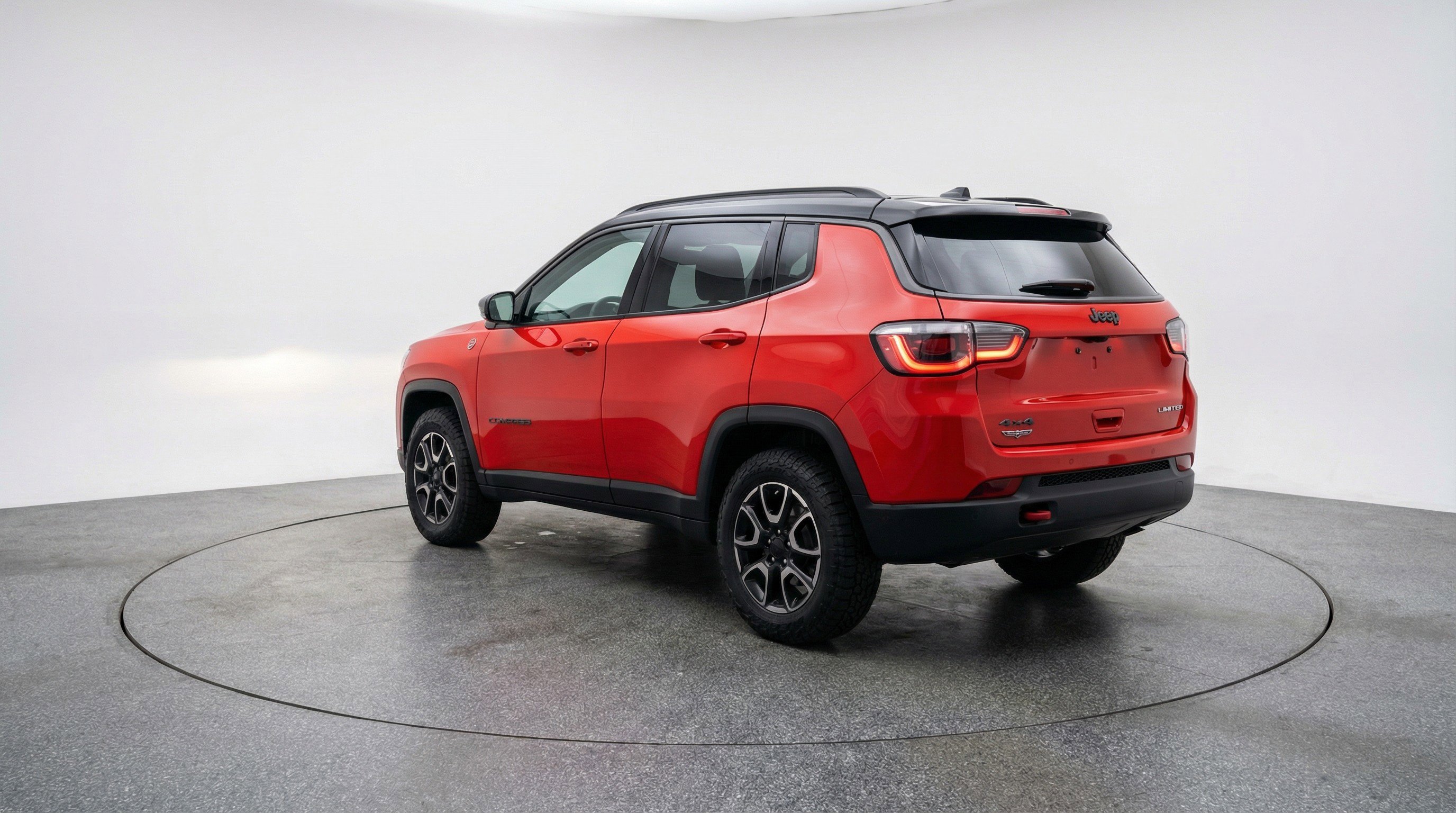 Used 2025 Jeep Compass Trailhawk image 6