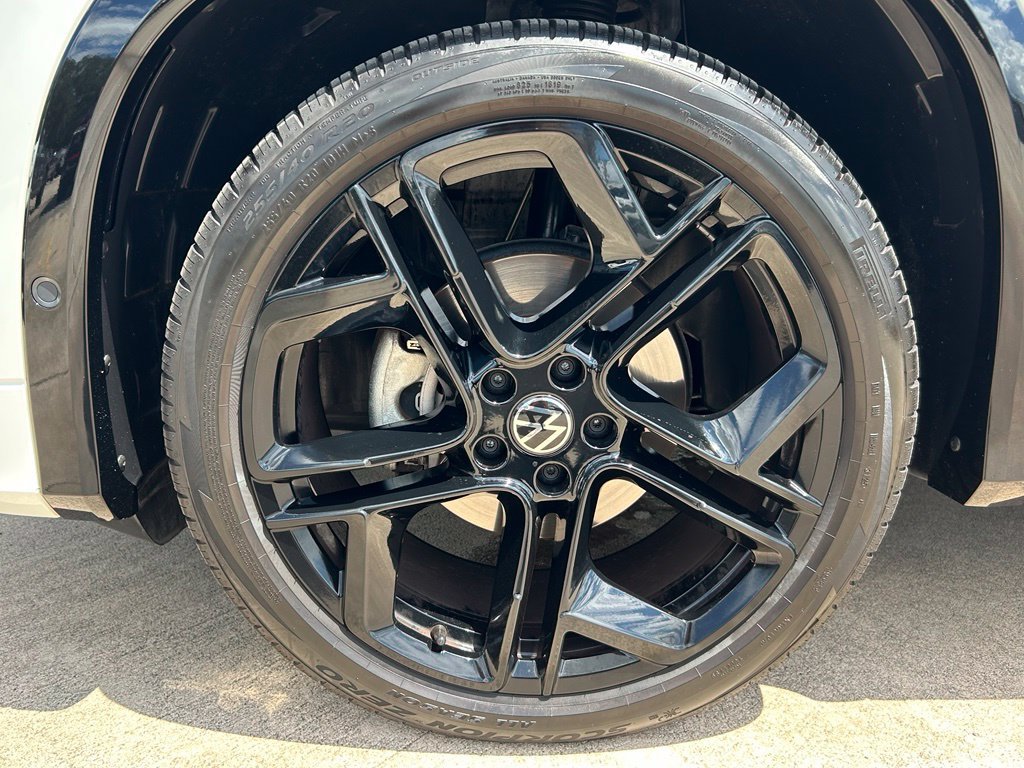 Certified 2026 Volkswagen Tiguan SE R-Line FWD image 34