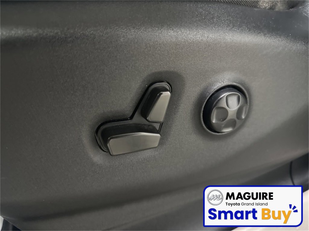 Used 2022 Chrysler Pacifica Touring-L image 18