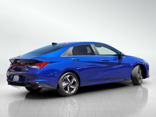 Used 2022 Hyundai Elantra Limited w/ Preferred Accessory Package FWD image 4