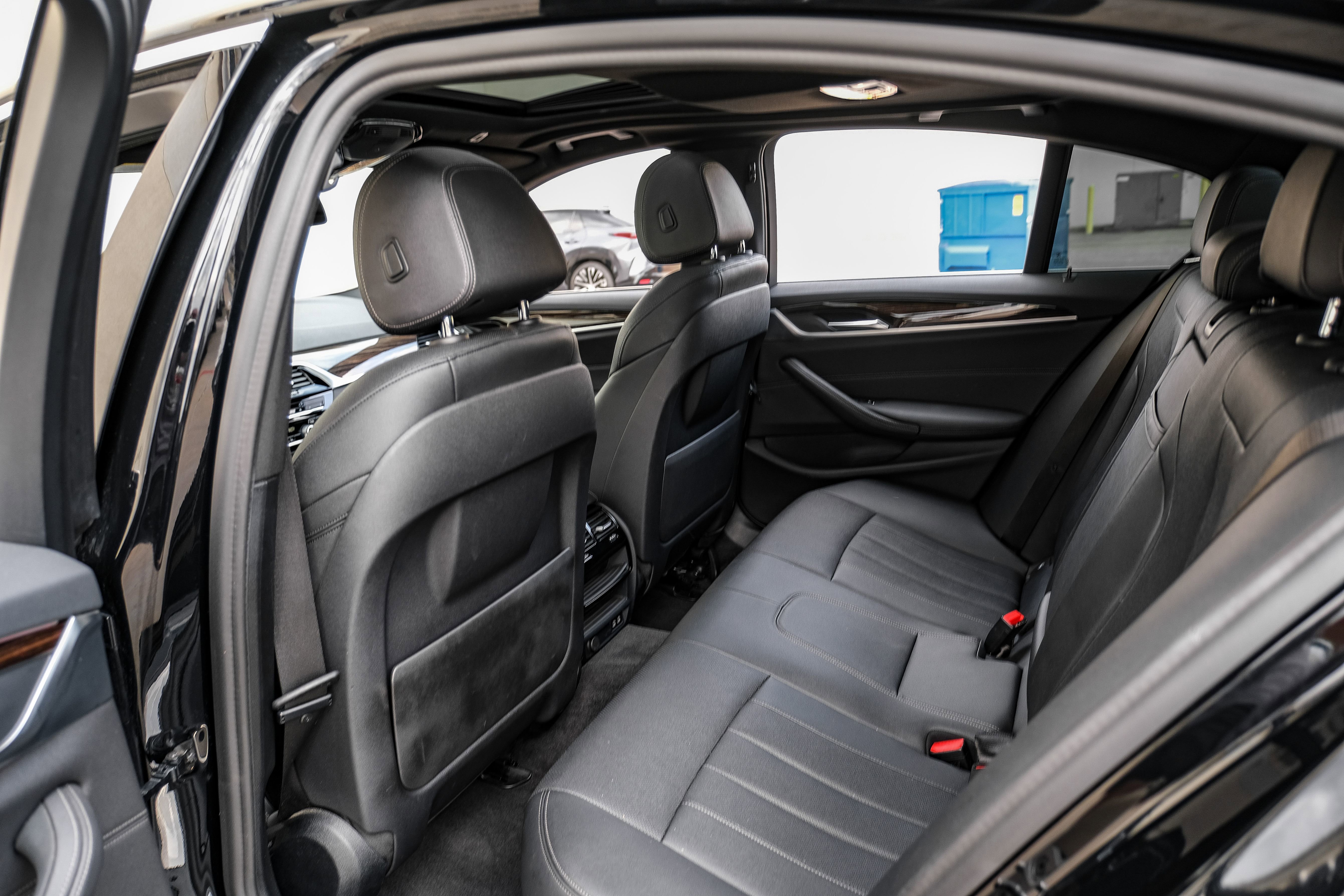 Used 2021 BMW 540i w/ Convenience Package image 37