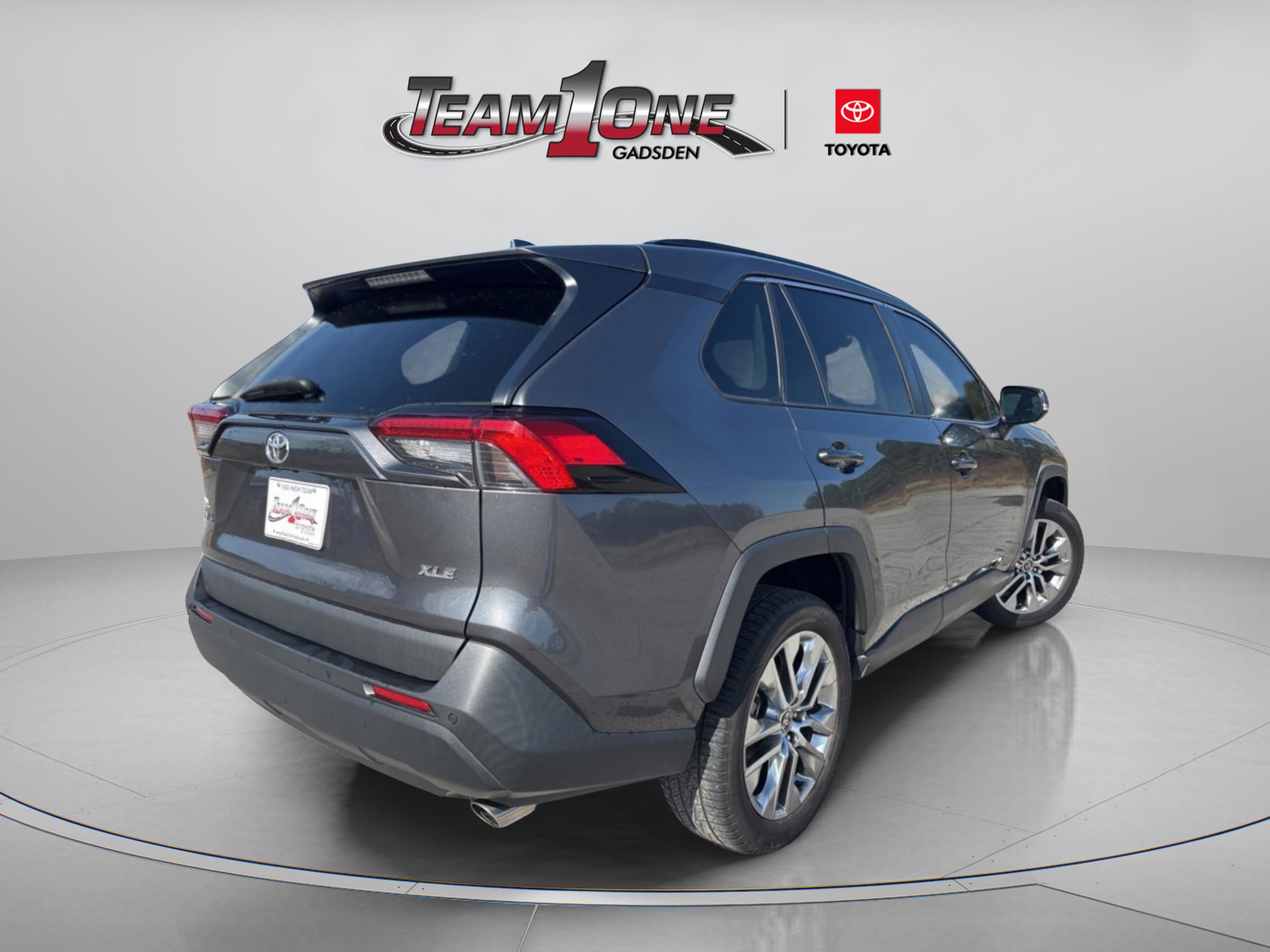 Used 2021 Toyota RAV4 XLE Premium image 11