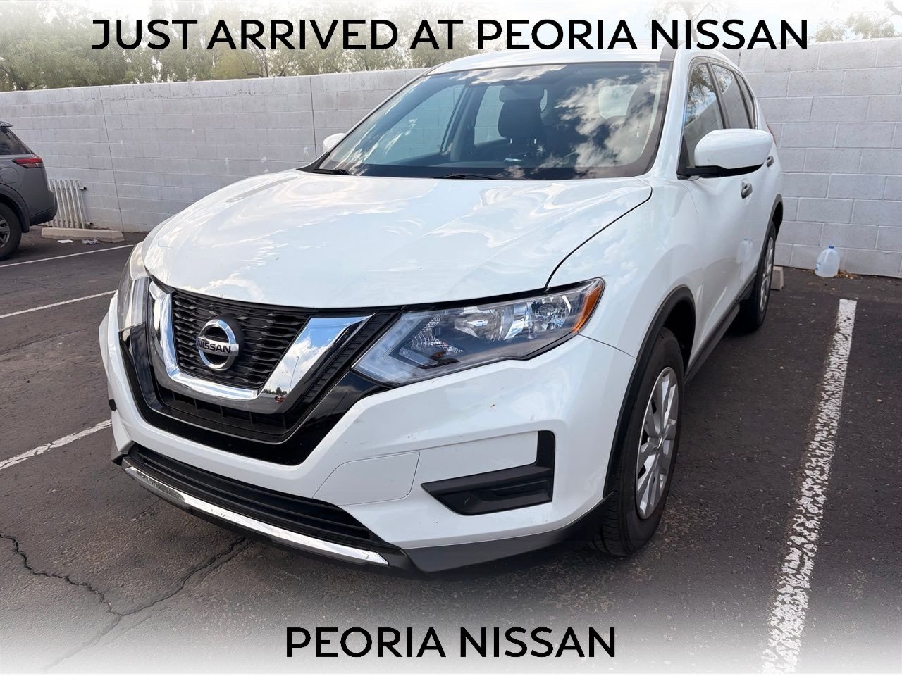 Used 2017 Nissan Rogue S AWD/4WD image 1