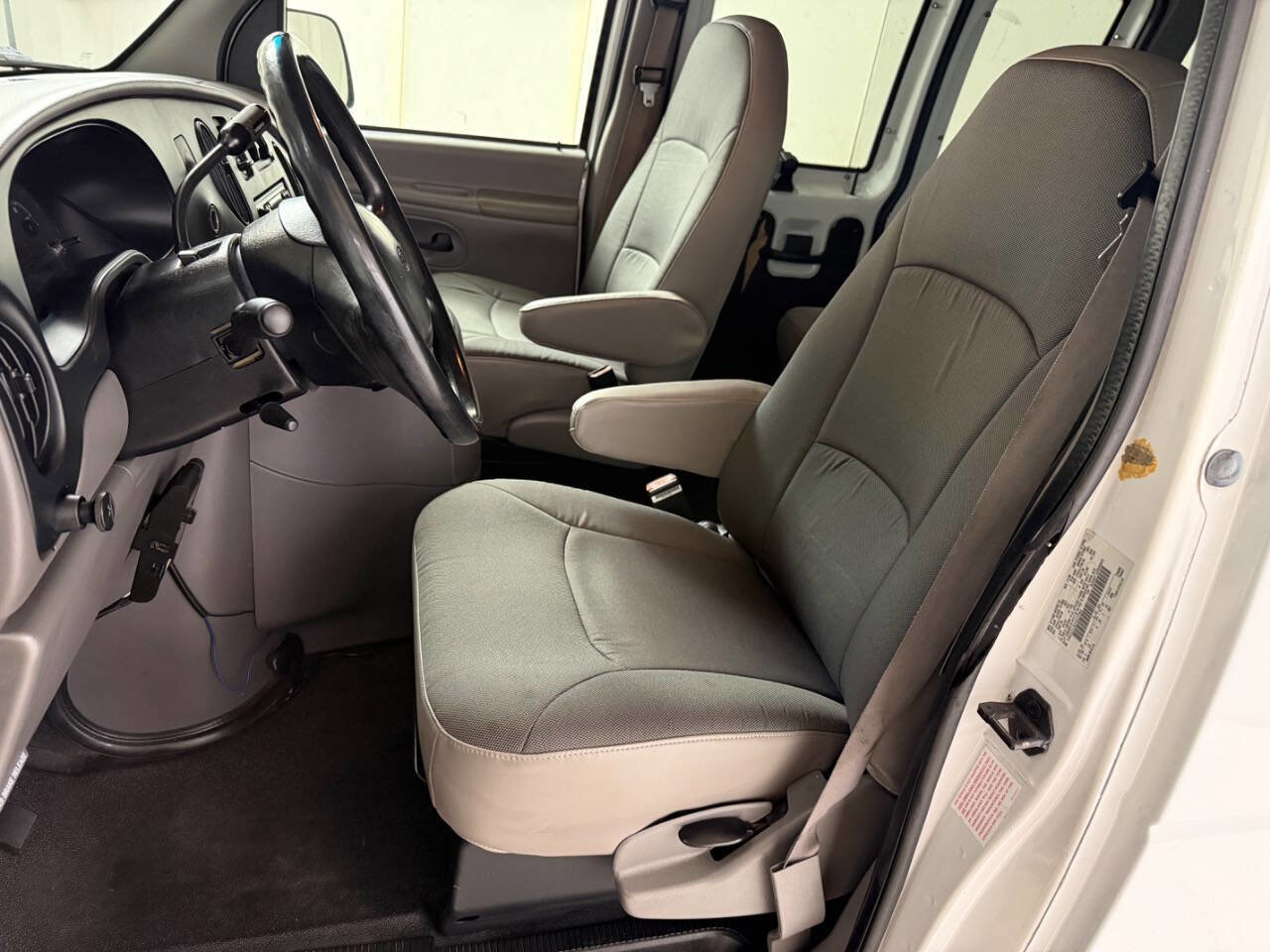 Used 2001 Ford E-350 and Econoline 350 XLT image 46