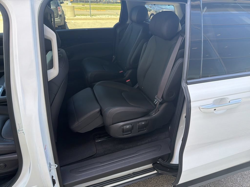 Used 2025 Kia Carnival SX Prestige FWD image 9