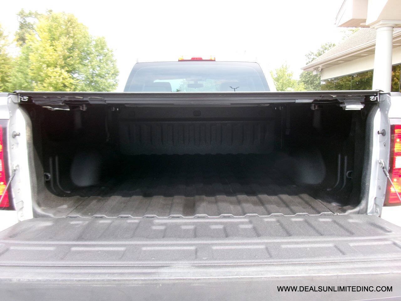 Used 2015 Chevrolet Silverado 1500 W/T AWD/4WD image 15