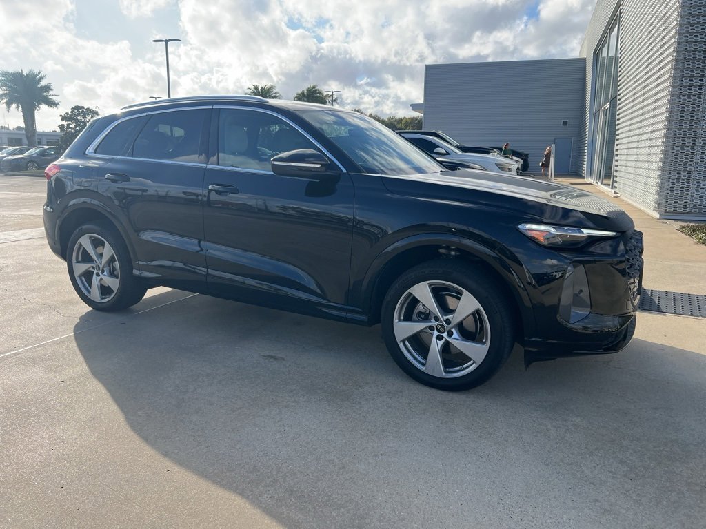 Used 2025 Audi Q5 Premium Plus w/ Premium Plus image 9