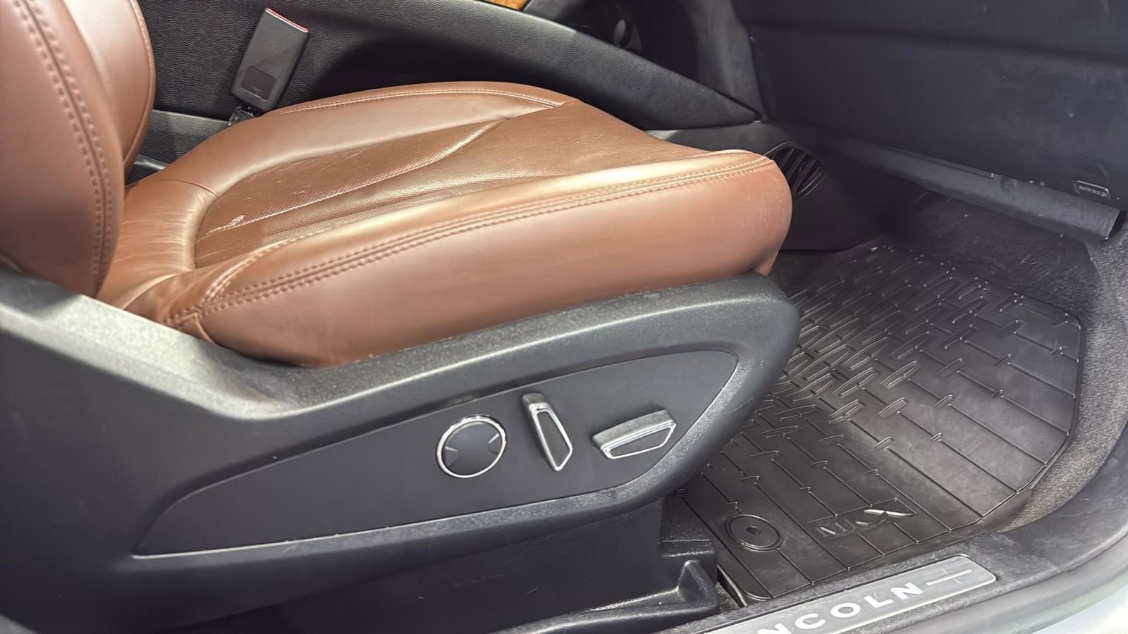 Used 2018 Lincoln MKX Reserve image 24