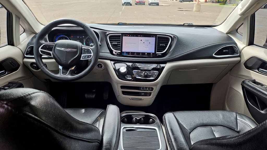 Used 2022 Chrysler Pacifica Touring-L FWD image 31