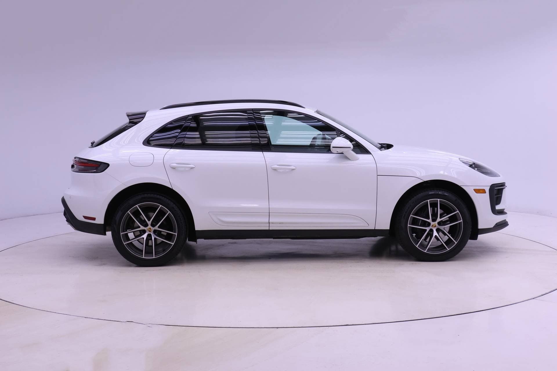 Used 2025 Porsche Macan AWD/4WD image 10