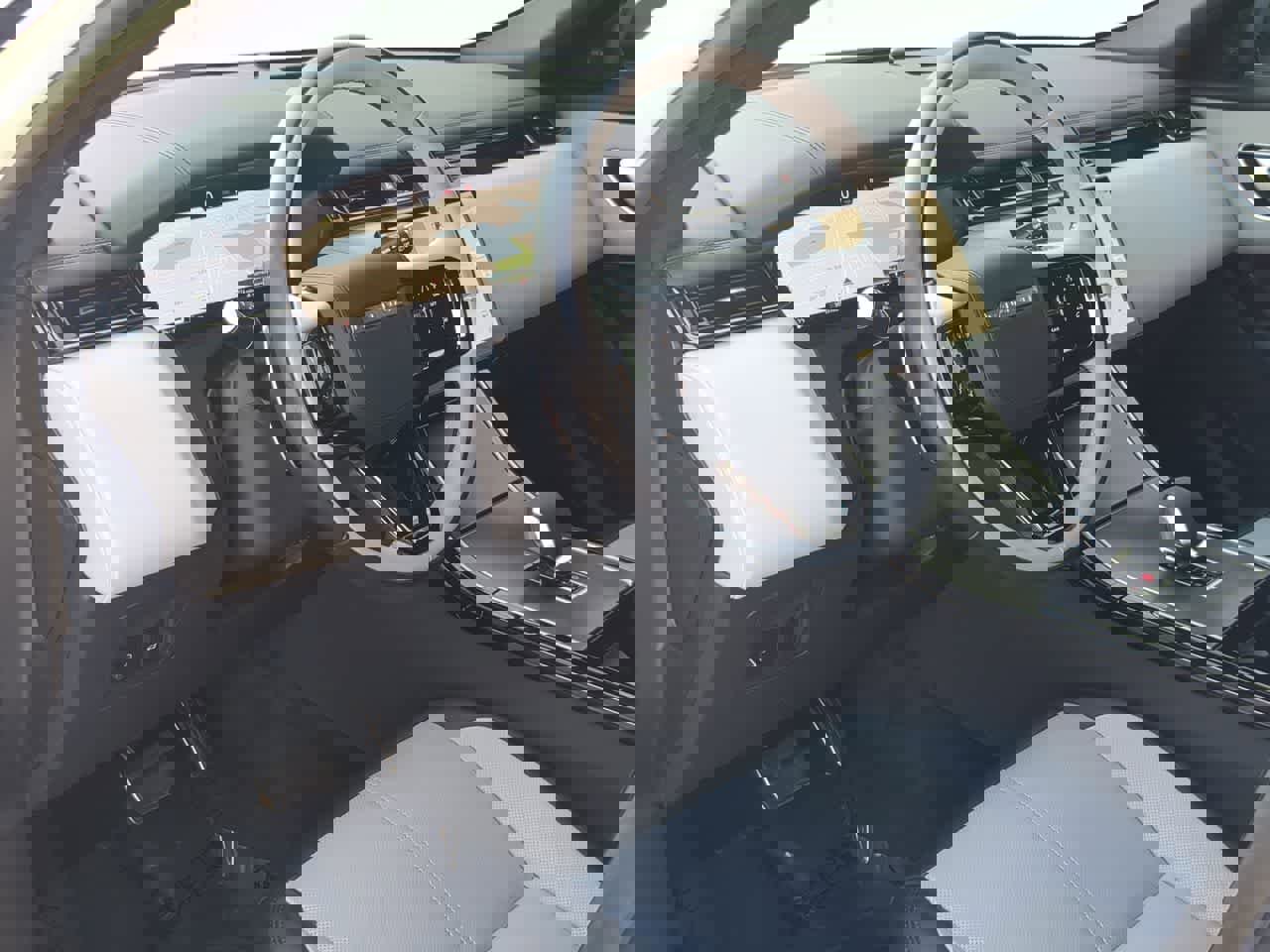 Used 2026 Land Rover Range Rover Velar Dynamic SE image 10