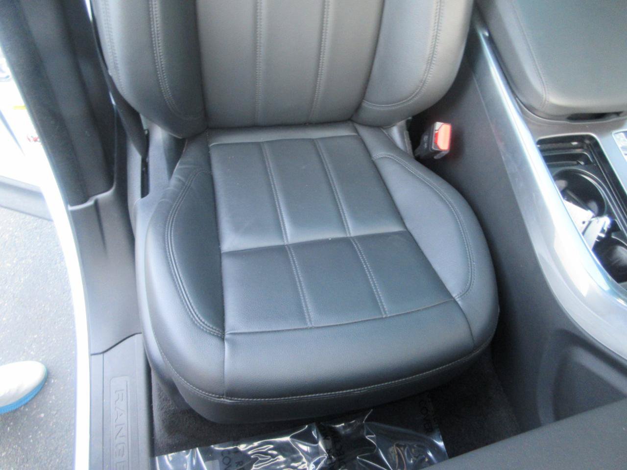 Used 2020 Land Rover Range Rover Sport SE AWD/4WD image 27
