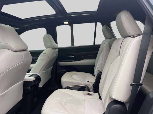 Certified 2025 Toyota Grand Highlander AWD Hybrid image 16