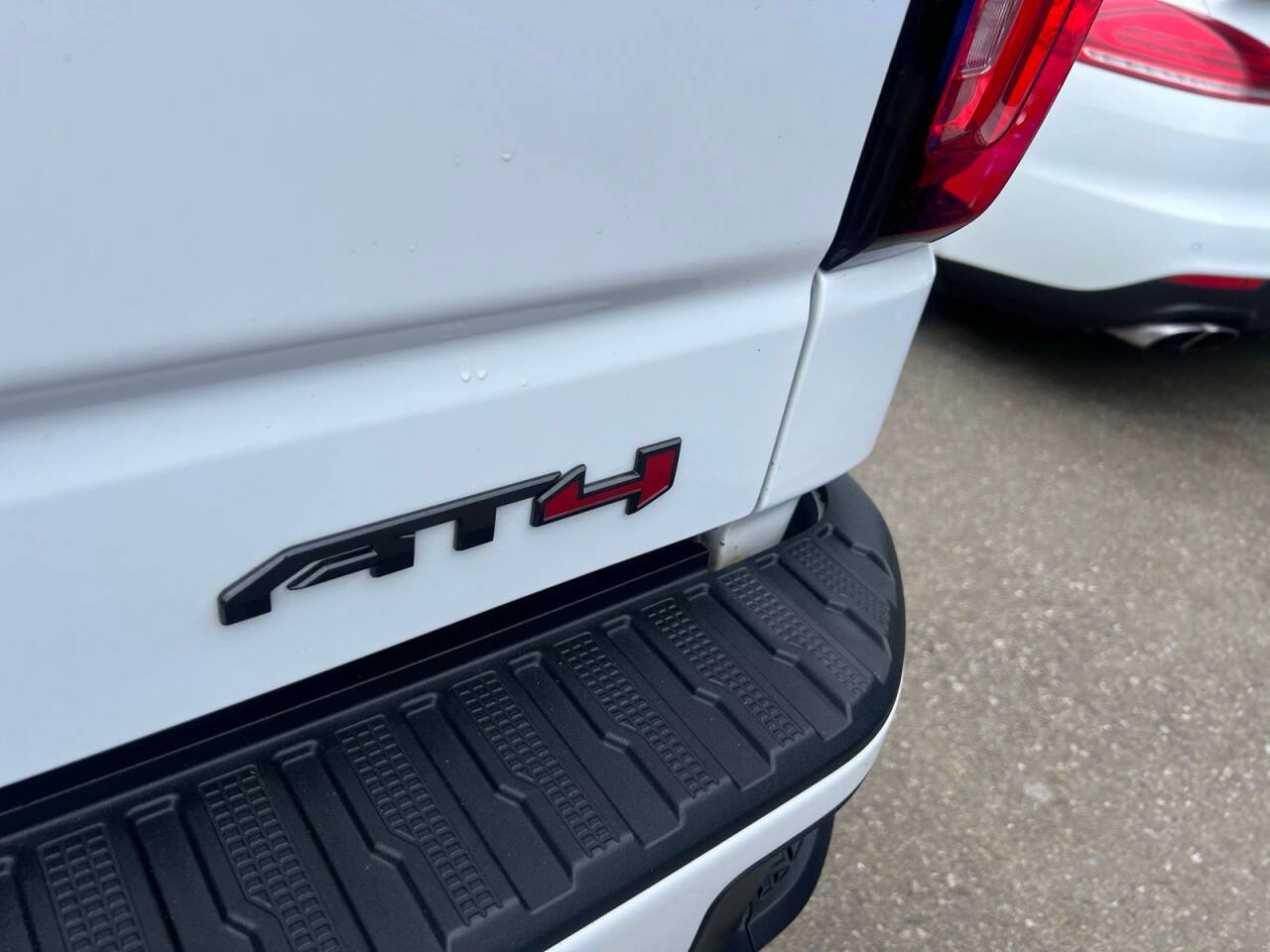 Used 2021 GMC Sierra 1500 AT4 w/ AT4 Carbonpro Edition AWD/4WD image 5